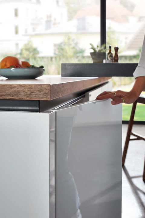 Prisma Küche grifflos harmonisch weiß Detail