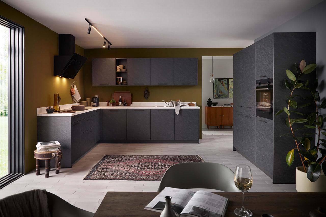 Prisma Küche edler Klassiker dunkel