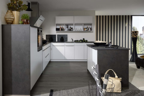 Prisma Küche moderner Klassiker weiß