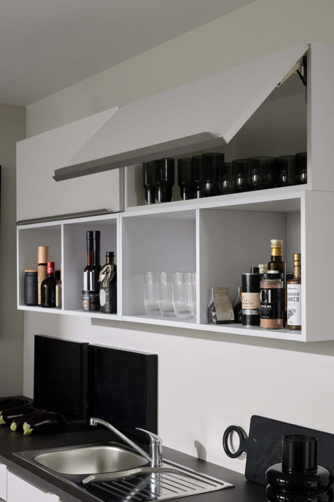 Prisma Küche moderner Klassiker weiß Hängeschränke