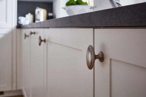 Prisma Küche Landhaus Stil weiß modern Griffe