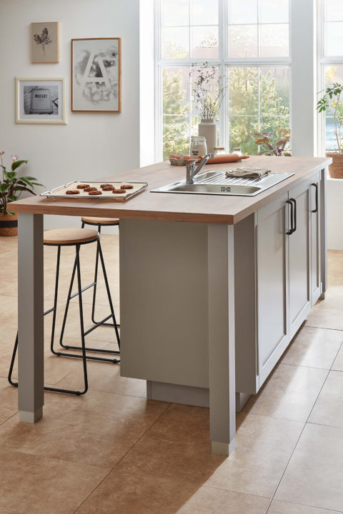 Prisma Küche Landhaus Stil grau modern Insel