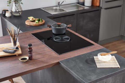 Prisma Küche modern dunkel Kochfeld