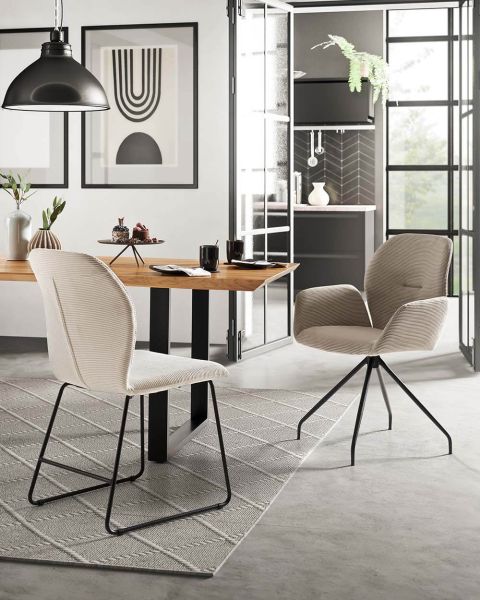 Cord Stühle weiß mit Esstisch